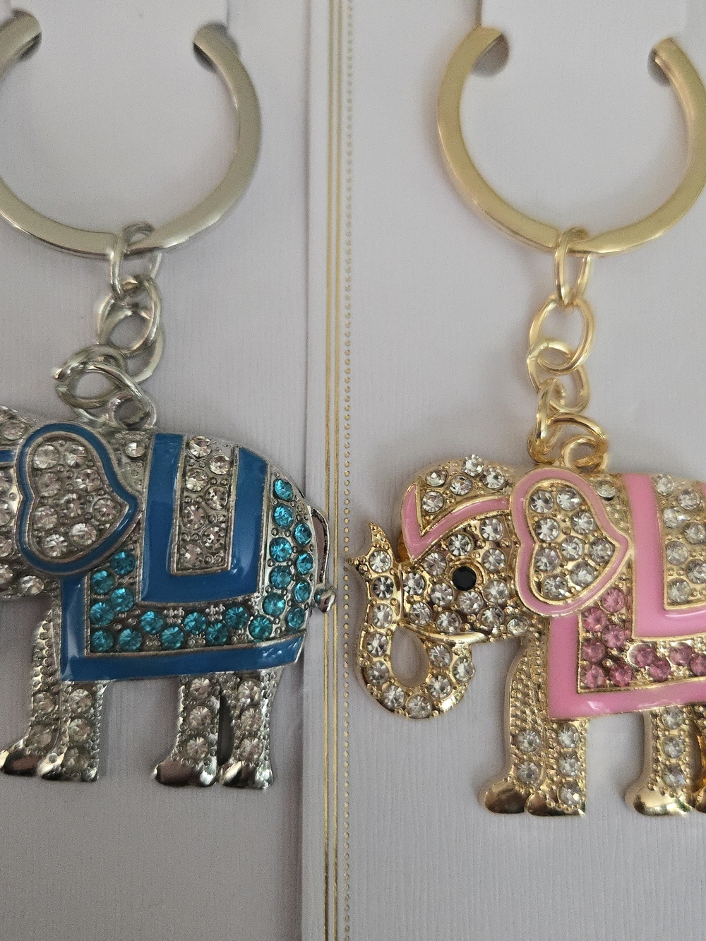 Sparkly💎Elephant keychains with rhinestone accents